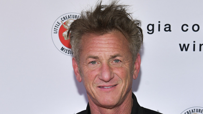 Sean Penn posing at an event