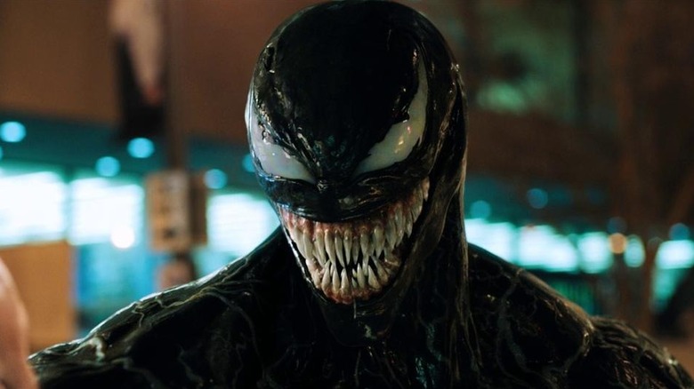 Venom smiling with rows of teeth in "Venom" (2018)