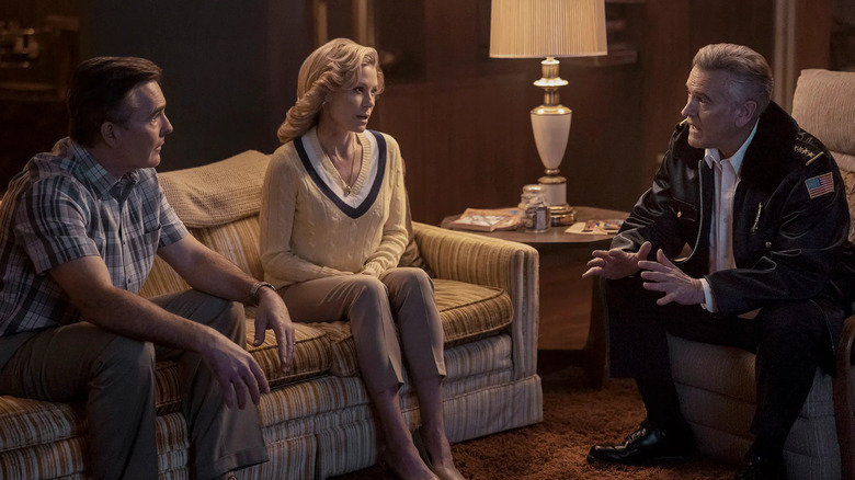 Linda, Gene, and Ben talk in "Hysteria"