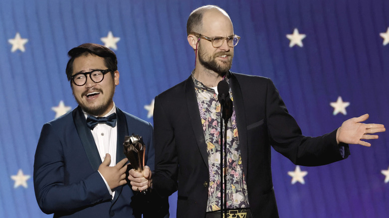 Daniel Kwan and Daniel Scheinert accepting award 