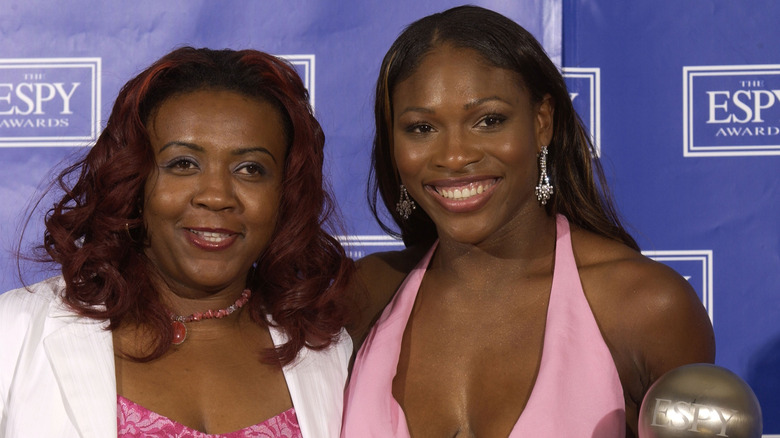 Yetunde Price and Serena pose together