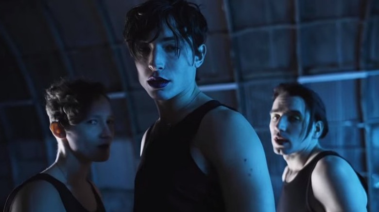   Ezra Miller in een muziekvideo