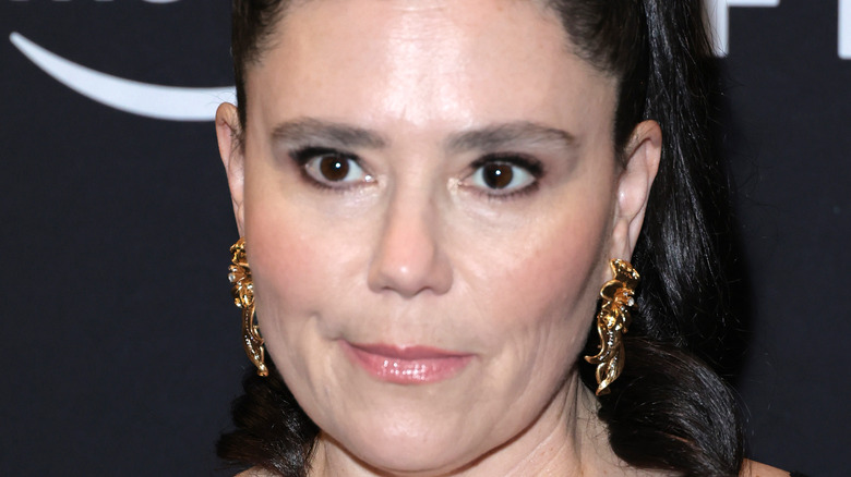 Alex Borstein posing