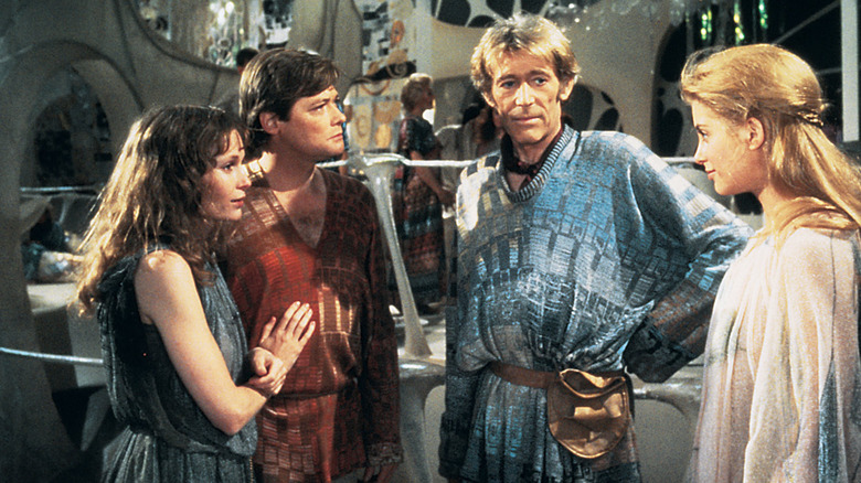 Zaltar talks to Kryptonian warriors