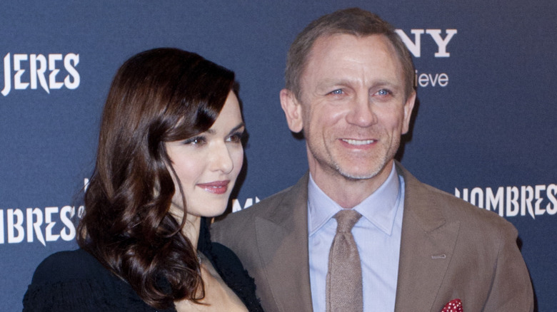 Daniel Craig holding Rachel Weisz red carpet
