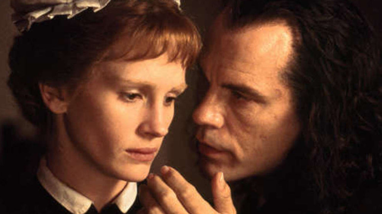 Malkovich threatens Roberts