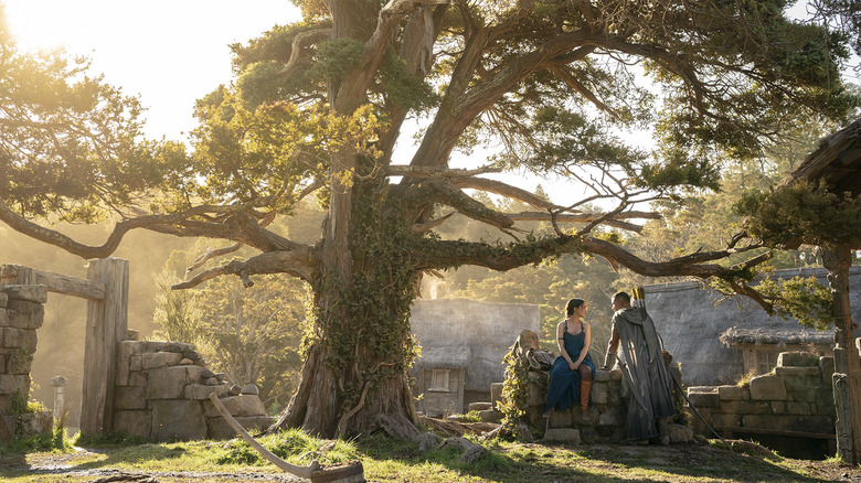 Bronwyn and Arondir under a tree