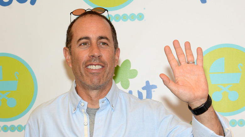 Jerry Seinfeld waving
