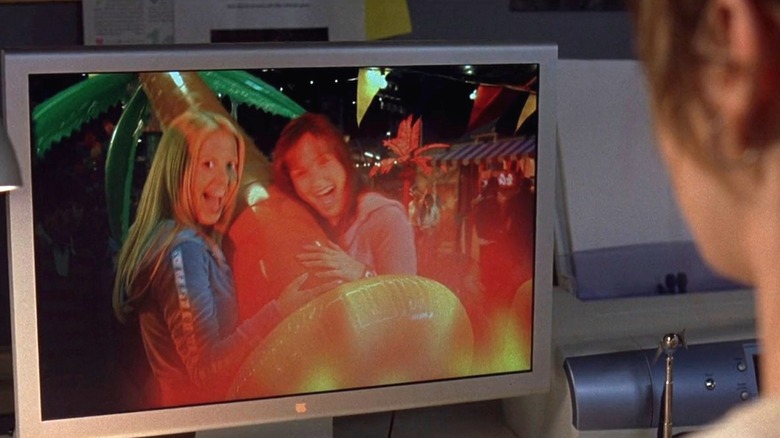 Wendy Christensen looking at a photograph in Final Destination 3
