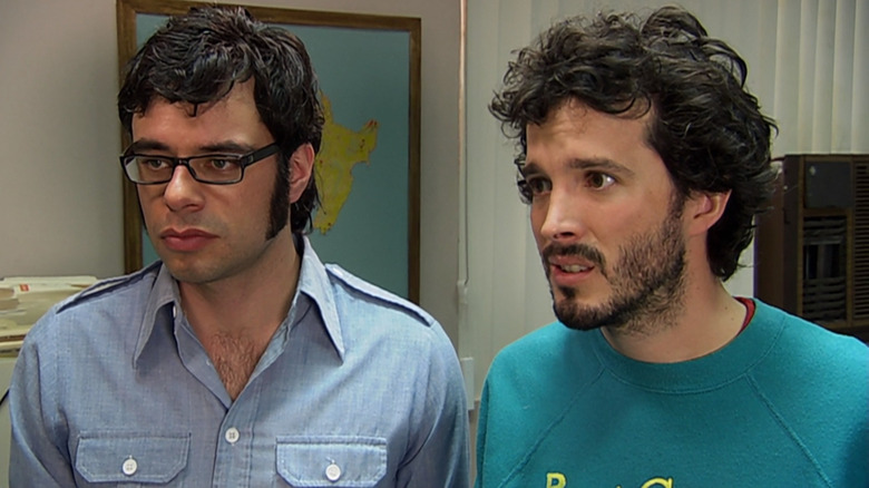 Jemaine and Bret talking