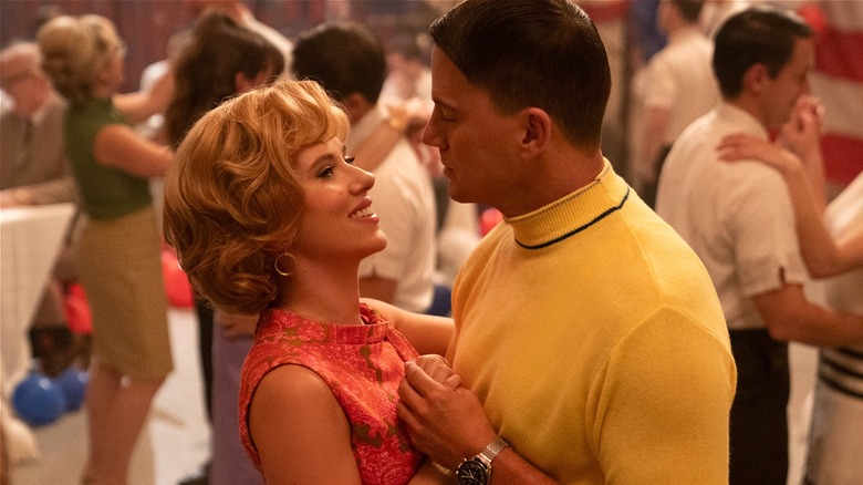 Kelly and Cole dancing in "Fly Me to the Moon" (2024)