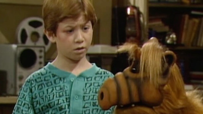 Brian habla con Alf en 