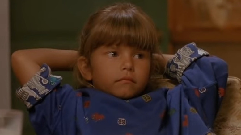 Thea Brody con las manos detrás de su cabeza en Jaws: The Revenge (1987)