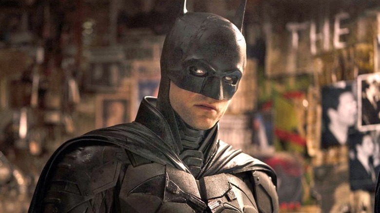 Batman looking to his right in "The Batman" (2022)
