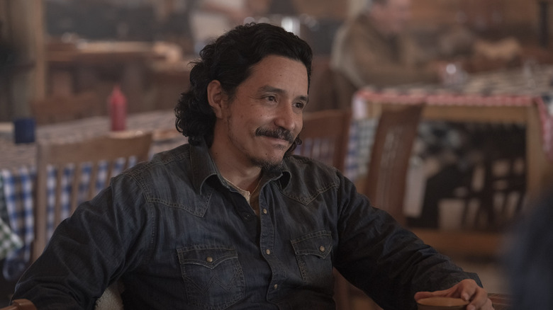 The Last of Us Gabriel Luna aparece como Tommy no set da série