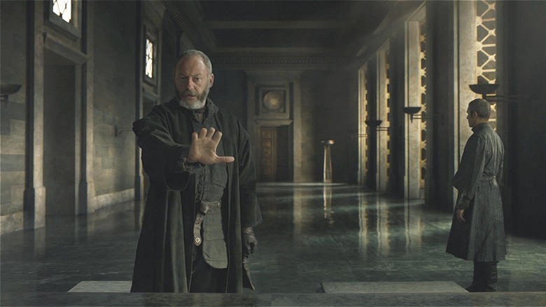 Ser Davos showing his fingerless hand 