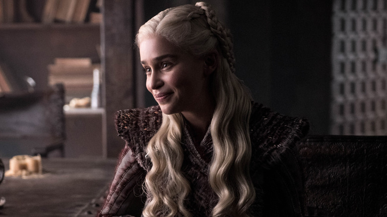 Daenerys leaning forward smirking