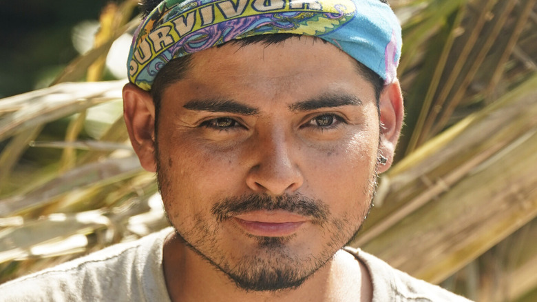 Geo Bustamante wearing buff on Survivor