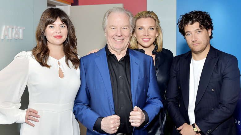 Casey Wilson poses with Michael McKean, June Diane Raphael, and Adam Pally while promoting "Daddio"