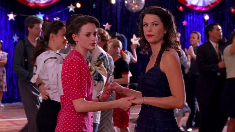 Lorelai and Rory dance at marathon