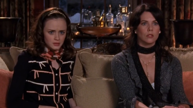 Rory and Lorelai on the couch