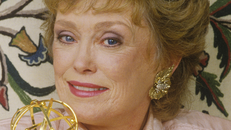 Rue McClanahan poses with an Emmy 