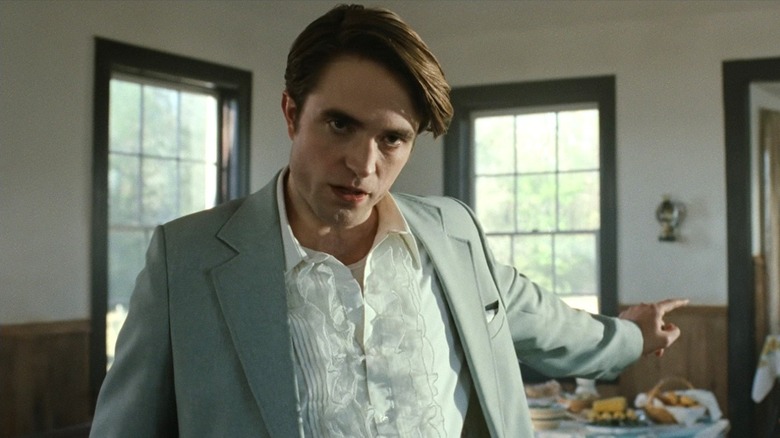 Preston Teagardin pointing in The Devil All the Time (2020)