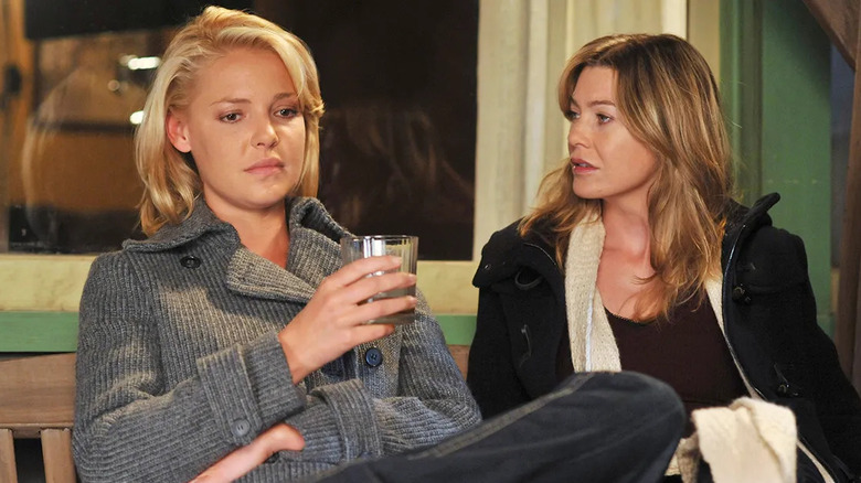 Izzie and Meredith talking