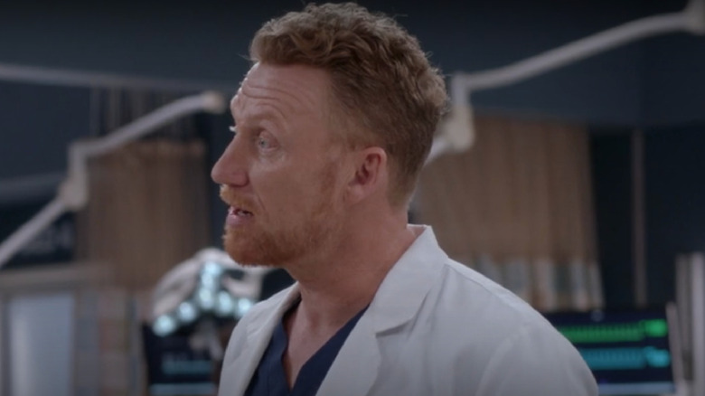 Owen Hunt talking to staff