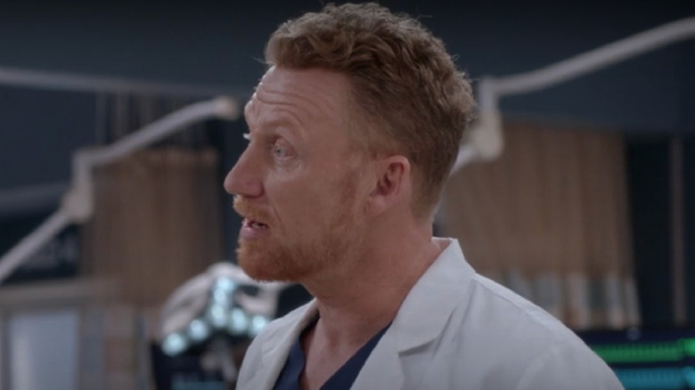 Owen Hunt talking to staff
