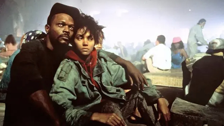 Gator and Vivian sit in a shelter in "Jungle Fever" (1991)