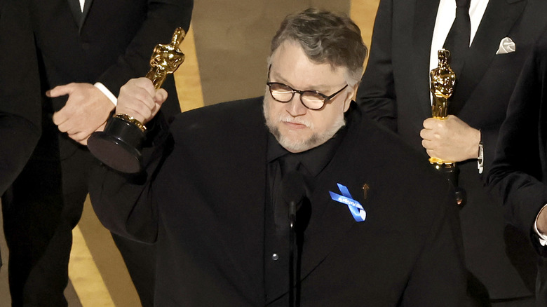 Guillermo del Toro holds an Oscar