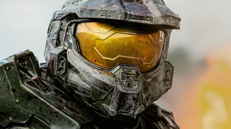 Master Chief looking to his right