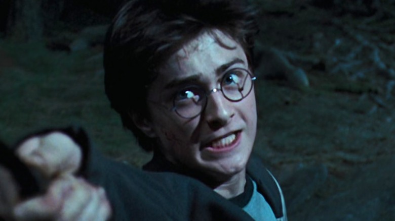 Harry Potter casts Patronus