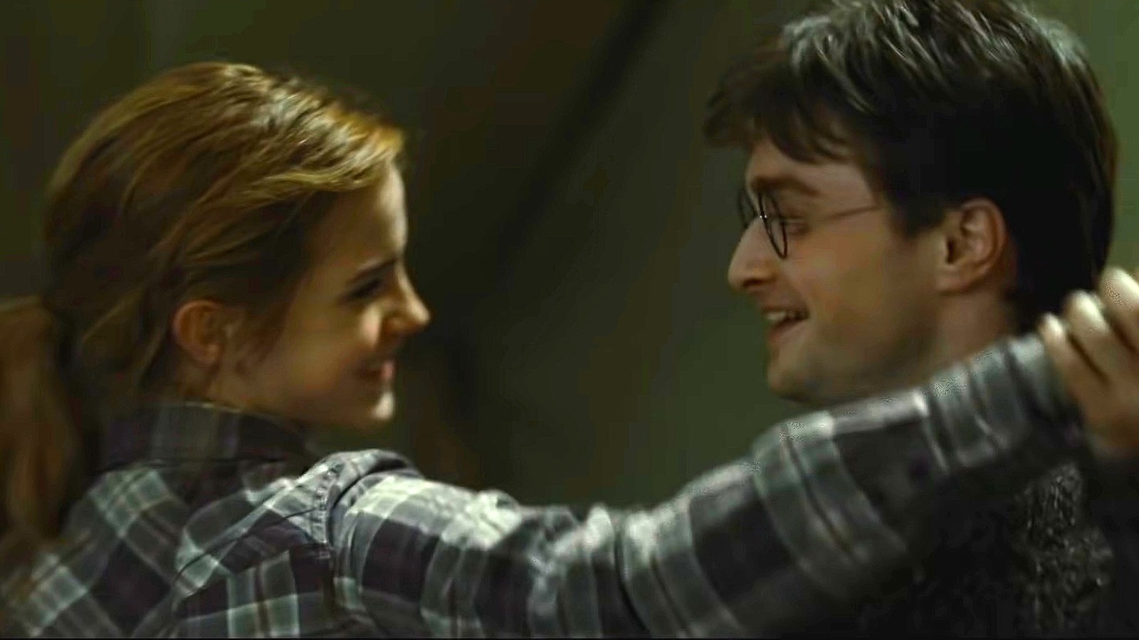 Harry Potter Fans Are Divided Over Harry And Hermione's Deathly Hallows