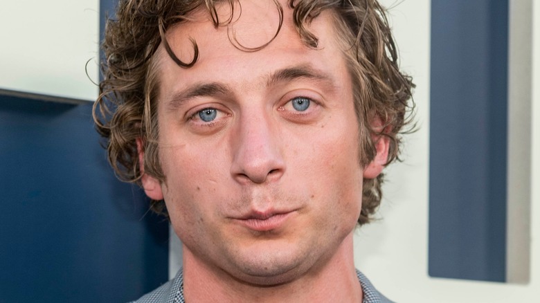 Jeremy Allen White smiling on red carpet