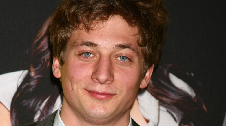 Jeremy Allen White smiling on red carpet