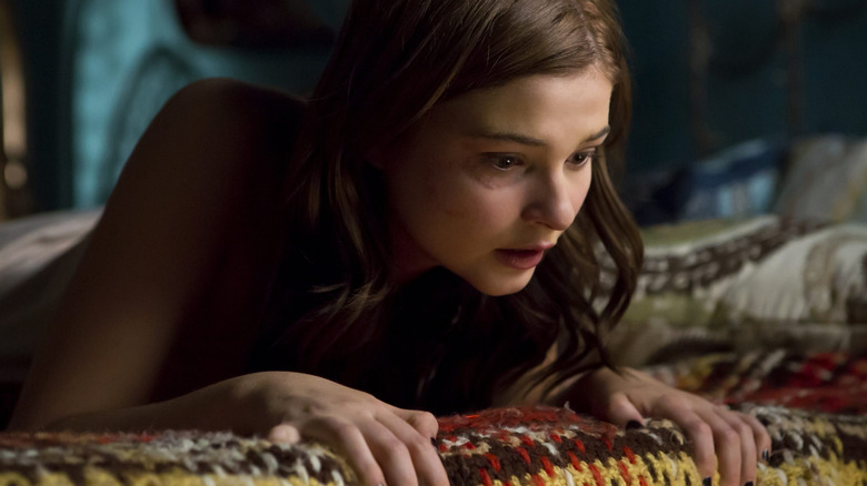 Quinn Brenner scared on her bed in Insidious: Chapter 3