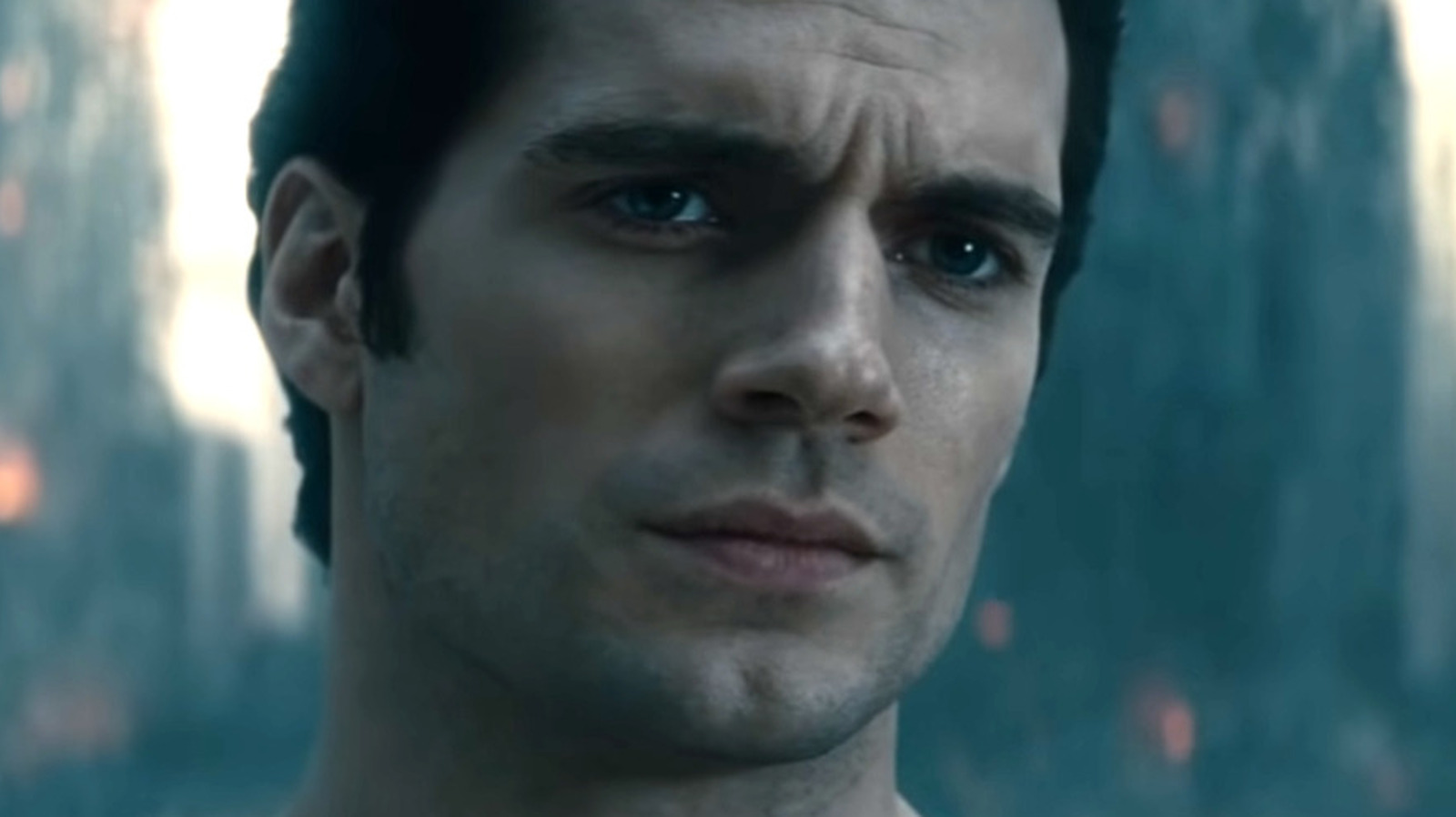 Henry Cavill Confirms Superman Return & Teases DCEU Future With New Image