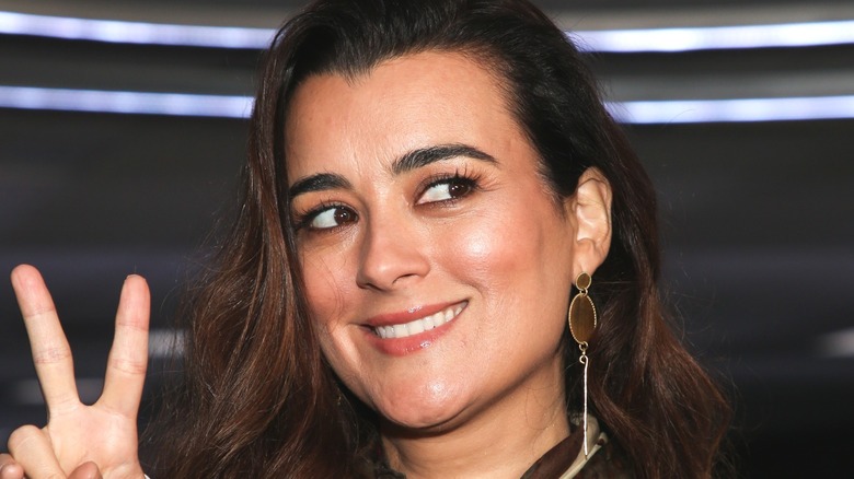 Cote de Pablo peace sign smiling