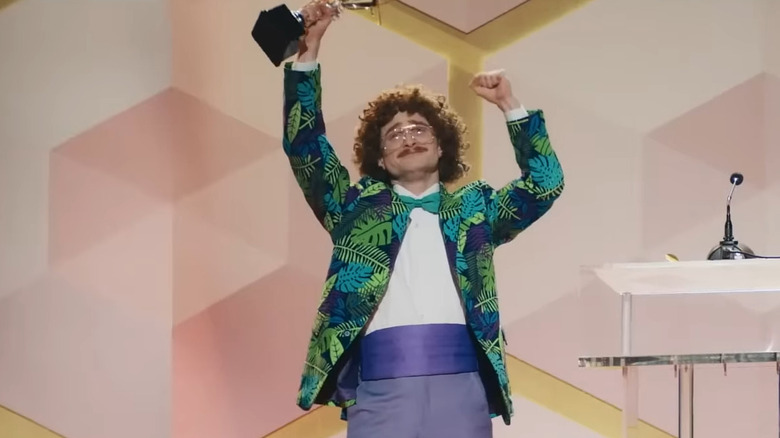 Weird Al holding his trophy aloft