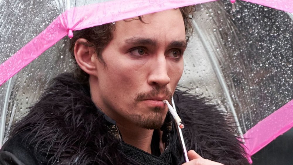 Robert Sheehan as Klaus Hargreeves in The Umbrella Academy