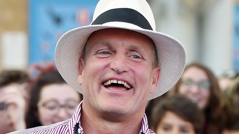 Woody Harrelson in a white hat