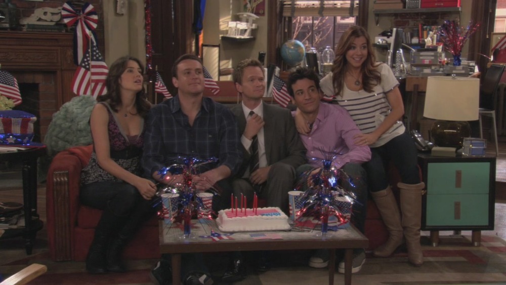 Robin, Marshall, Barney, Ted, and Lily pose for a picture on How I Met Your Mother