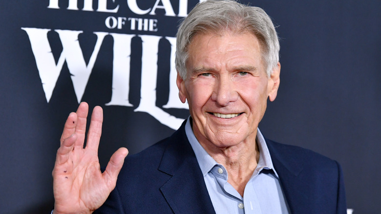 Harrison Ford waving at premiere