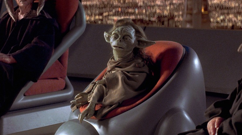 Yaddle sitting in her Jedi Council seat during an evening meeting in Star Wars: Episode I - The Phantom Menace (1999)