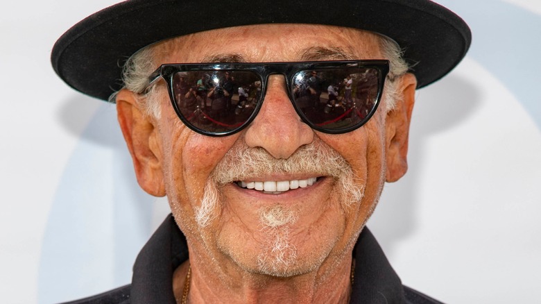 Joe Pesci in sunglasses and hat