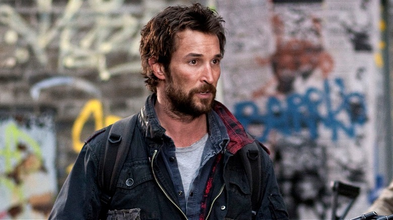 Tom looking to the side on Falling Skies