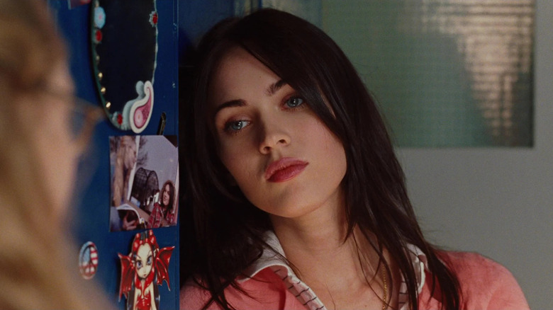 Jennifer Check leaning against her locker in Jennifer's Body (2009)