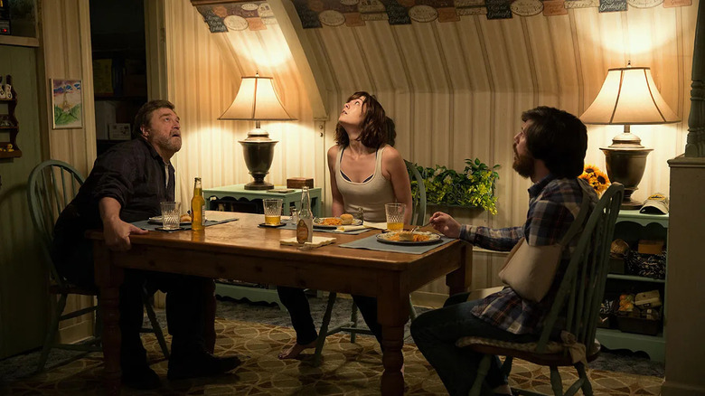 10 Cloverfield Lane cast looking up